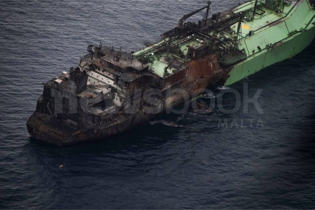 Російський танкер Arctic Metagaz дрейфує у Середземному морі без екіпажу.