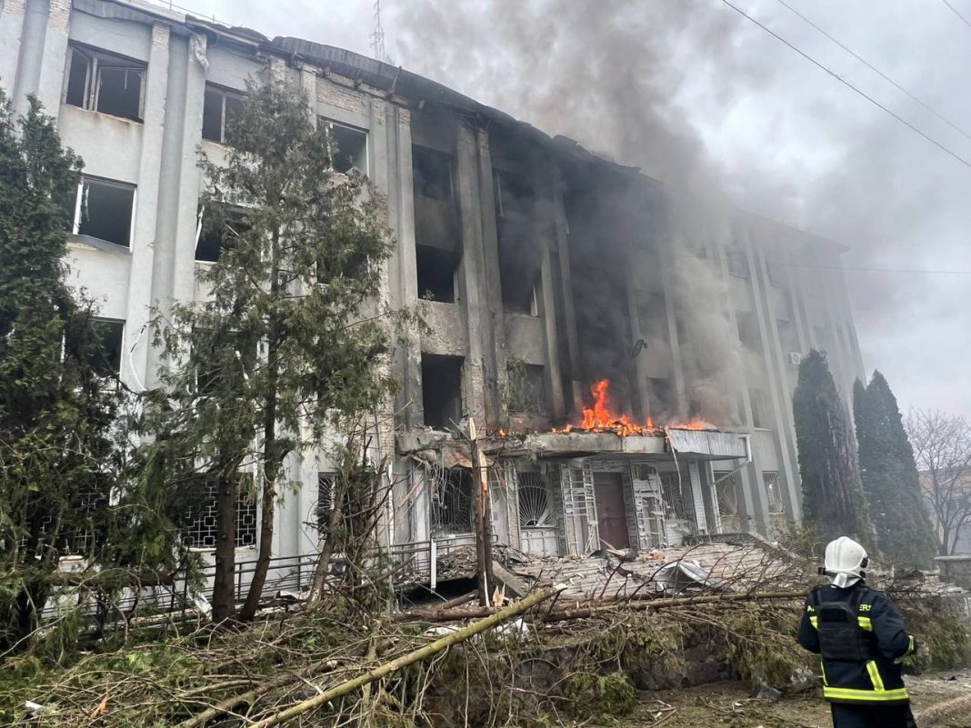 Будівля ТЦК у Сумах після удару російського БПЛА