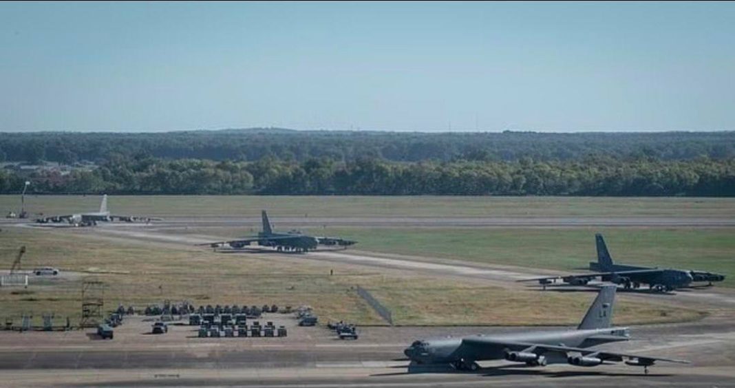 photo_2026-03-21_17-40-12 A US military base with B-52s on the runway.