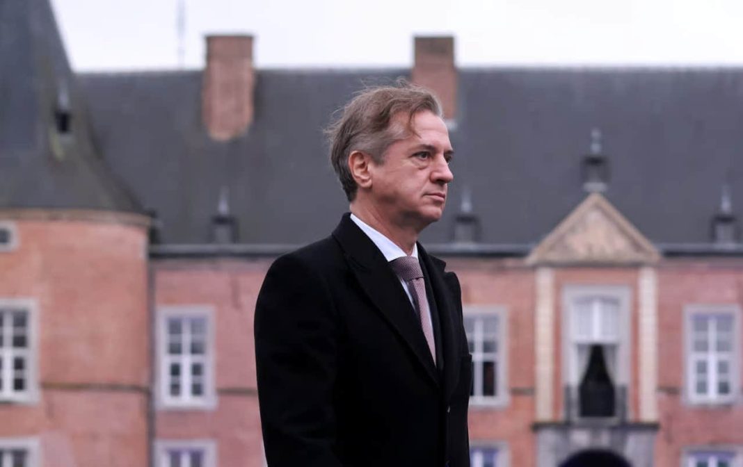 Роберт Голоб під час виступу на виборчому штабі