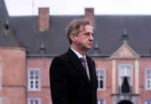 Партія Голоба лідирує на виборах у Словенії Роберт Голоб під час виступу на виборчому штабі