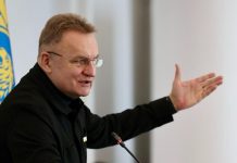 Андрій Садовий під час спілкування з журналістами після атаки на Львів