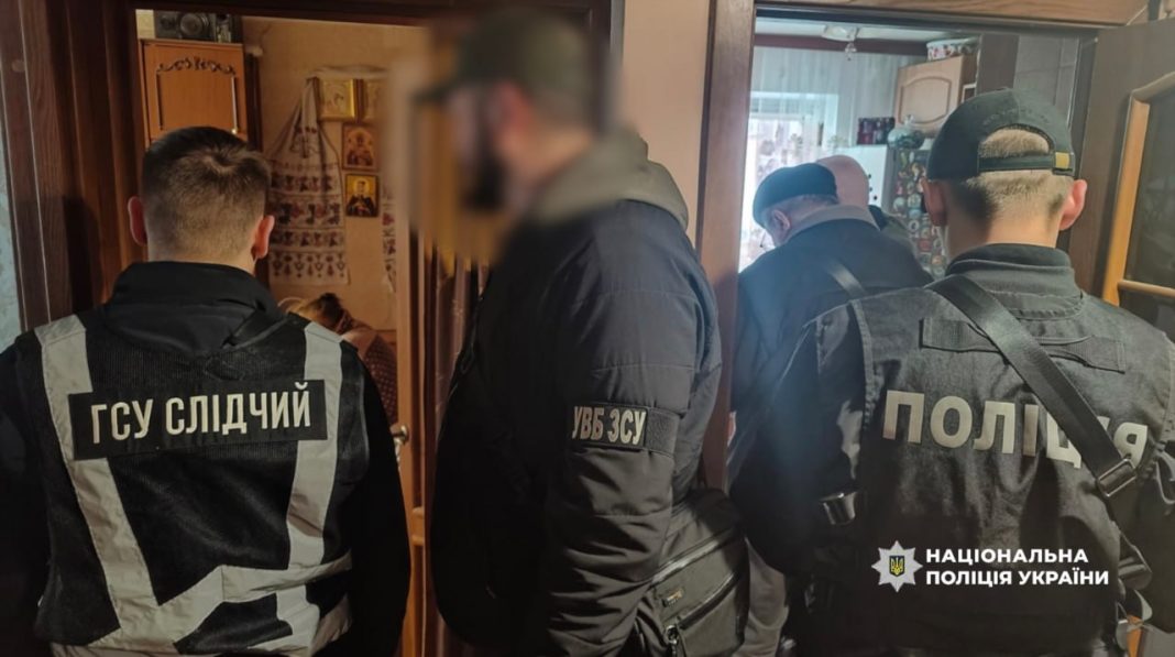 photo_2026-03-27_11-05-23 Правоохоронці проводять обшук у помешканні підозрюваного