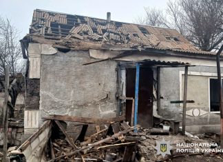 Зруйнований житловий будинок після обстрілу на Донеччині