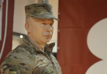 Oleksandr Syrskyi speaking at a military meeting