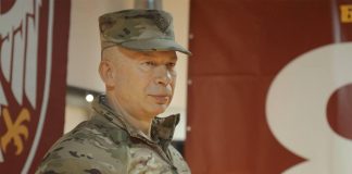 Олександр Сирський під час виступу на військовій нараді