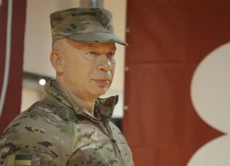 Олександр Сирський під час виступу на військовій нараді