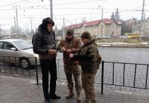 ТЦК забирають без документів