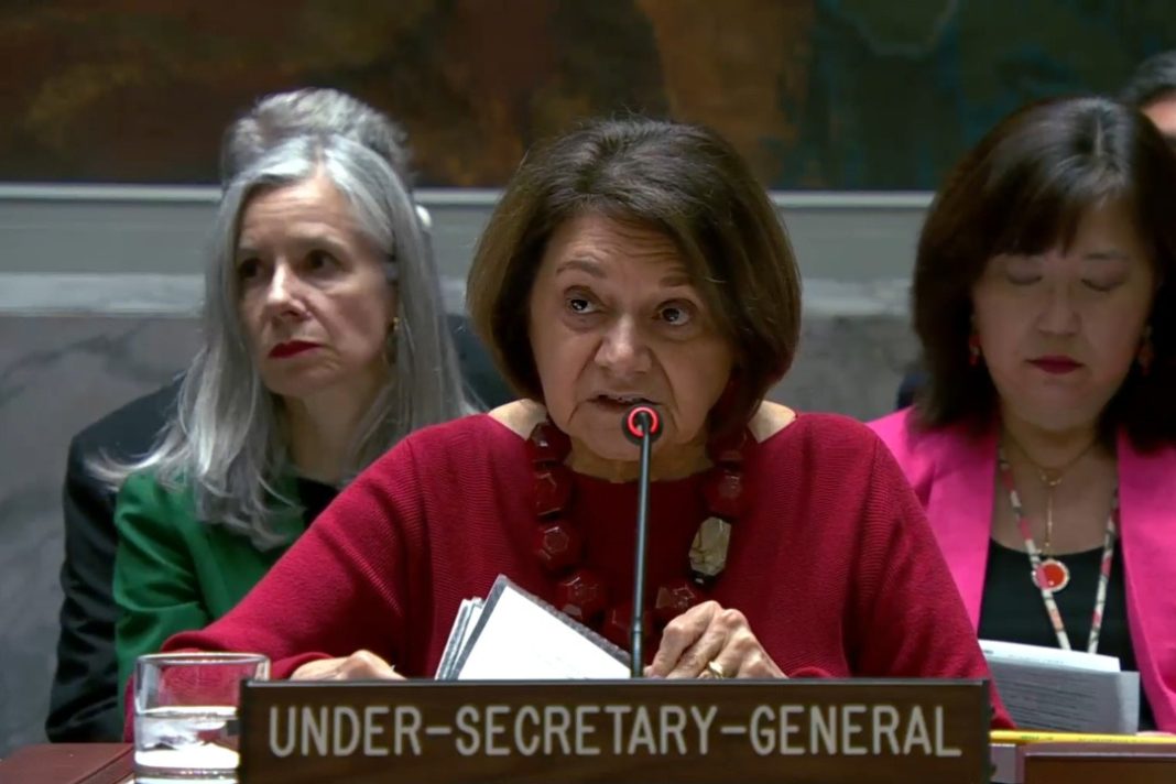 rozmari-dikarlo Свічки та іграшки на меморіалі загиблим у війні в Україні