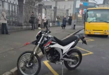 Мотоцикл з прямоточним глушником