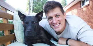 Австралієць створив вакцину від раку за допомогою ШІ Австралійський підприємець Пол Конінгем зі своєю собакою Розі