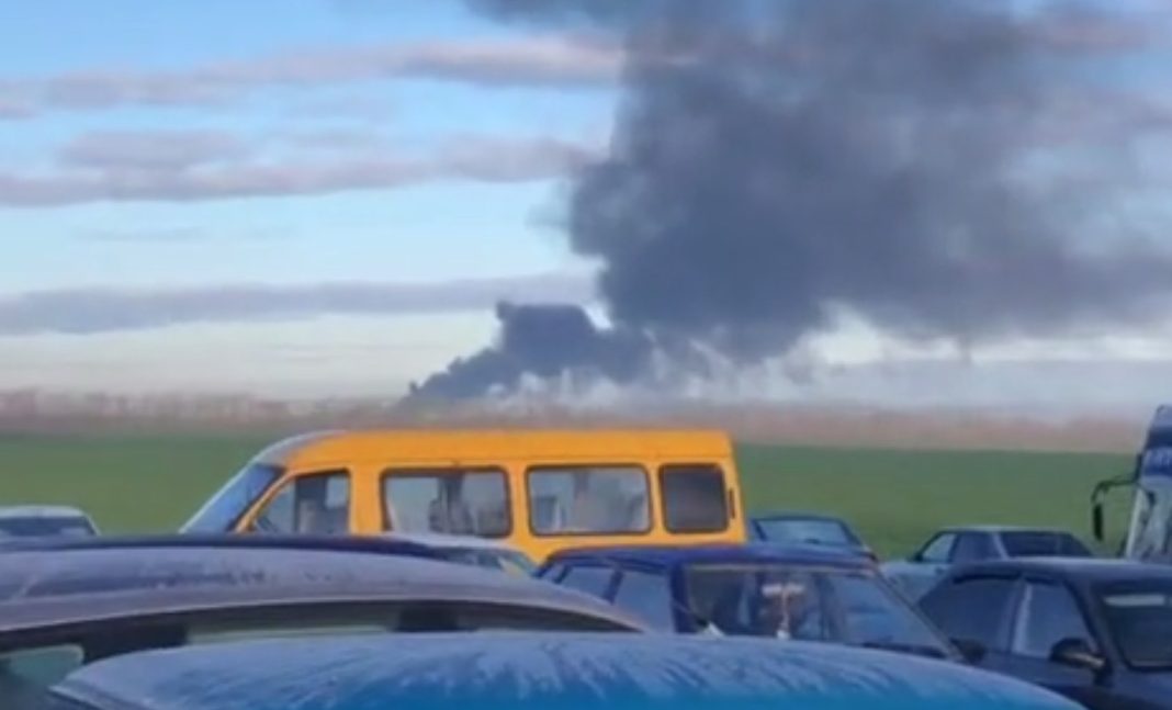 Стовп диму над районом енергетичної інфраструктури у Краснодарському краї