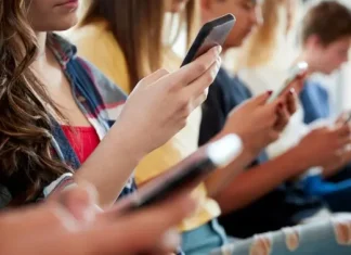 Грецький уряд забороняє соцмережі дітям