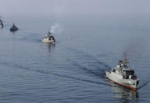 Британський військовий корабель у Ормузькій протоці