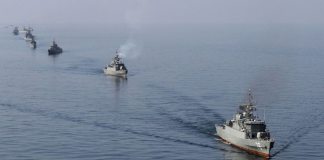 Британський військовий корабель у Ормузькій протоці