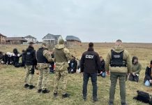 Ukrainian border guards at a checkpoint