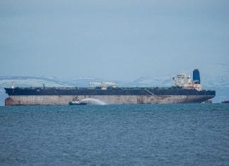 Нафтовий танкер у морі на тлі енергетичної кризи