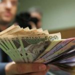 Зарплати чиновників уріжуть: новий законопроєкт