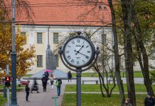 Lithuania calls on the EU to cancel time change Lithuanian minister calls for cancellation of time change