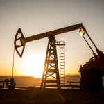 США продовжили санкції на російську нафту до травня