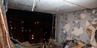 Зруйнована стіна квартири