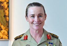 Генерал Мішель МакГуїнн у формі