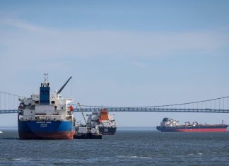 США близькі до статусу нетто-експортера нафти Танкери США в морі