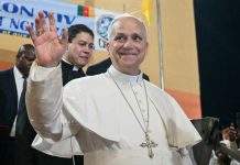 Трамп знову критикує Папу: скандал у Камеруні Папа Лев виступає у Яунде Камерун