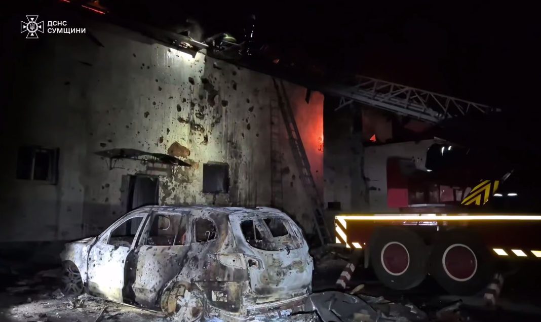 Пожежа після обстрілу в Сумах