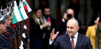 болгарські виборці голосують у Софії