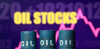 Traders keep an eye on oil prices