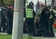 Поліція на місці стрілянини у Чернігові, де є поранені