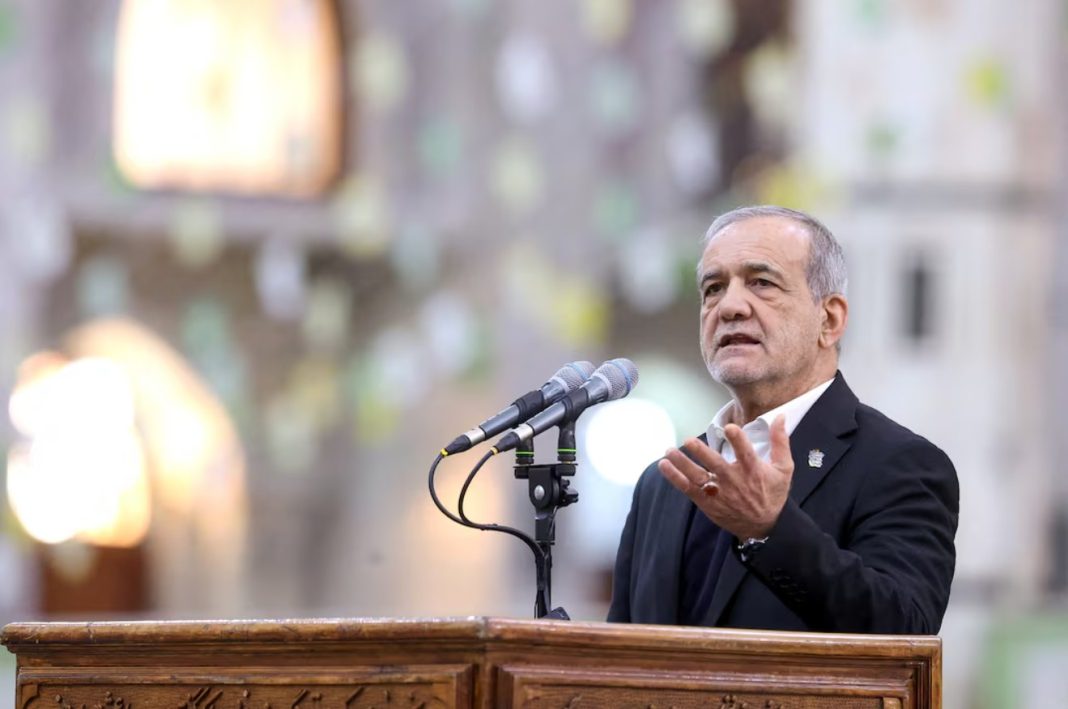 Президент Ірану говорить на пресконференції