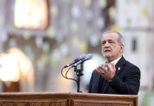 Президент Ірану говорить на пресконференції