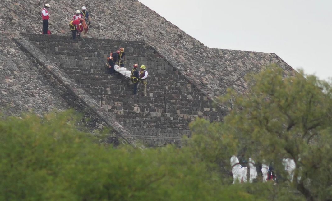 Police near Teotihuacan pyramids after shooting