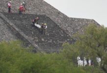 Police near Teotihuacan pyramids after shooting