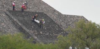 Police near Teotihuacan pyramids after shooting