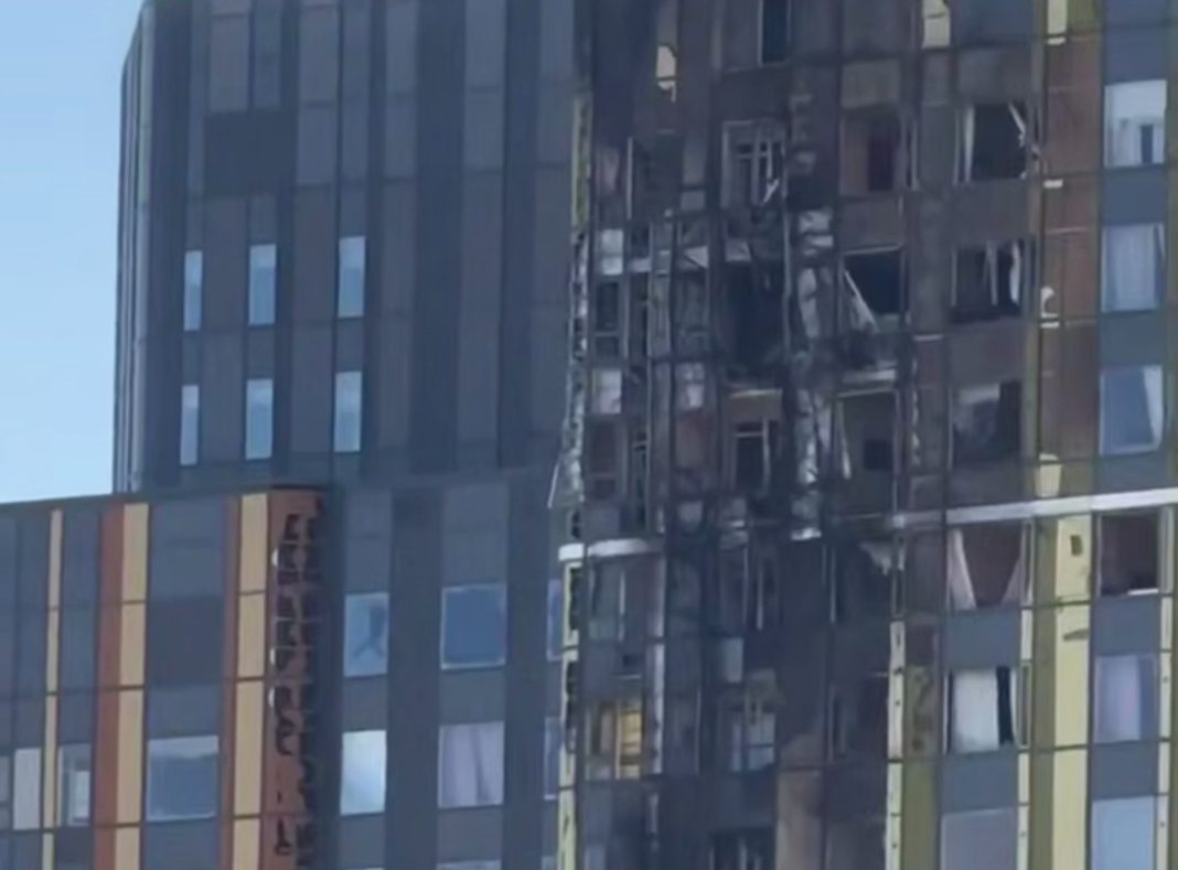 Пошкоджений дронами будинок у Чєлябінську