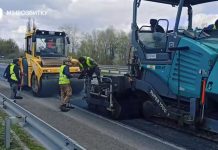 Repair crews on the Kyiv-Chop highway