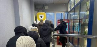 Queuing at an ATM in Russia