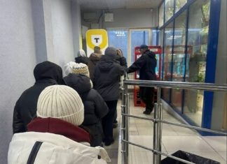 Queuing at an ATM in Russia