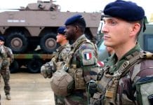 Фпанцузька армія на військових навчаннях