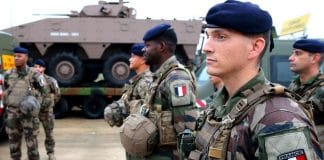 Фпанцузька армія на військових навчаннях