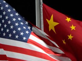Прапори США та Китаю