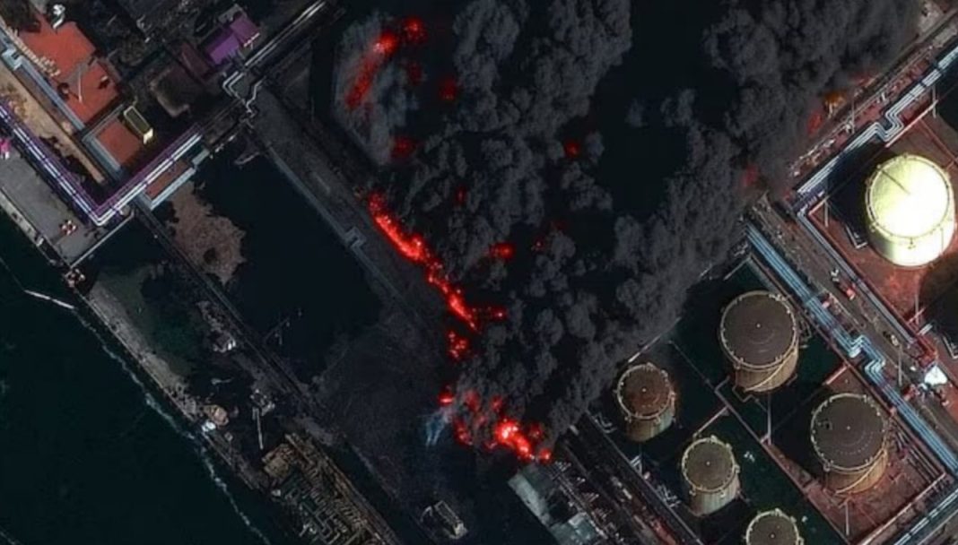 Атаки дронів паралізували нафтові порти РФ