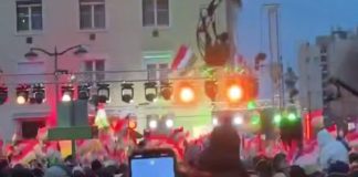 Мітинг Орбана, гасло «Ruszkik haza»