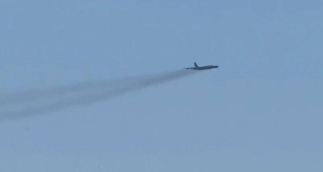 Screenshot_1 B-52 Stratofortress in the skies over Britain