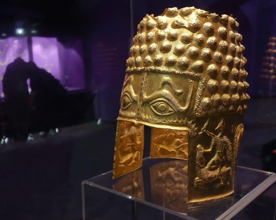 Screenshot_2 A golden helmet from the Roman era