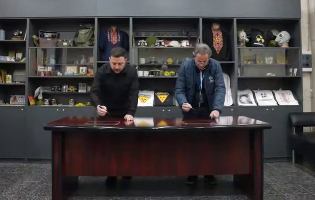 Зеленський і Гроссі відкривають експозицію Чорнобиль