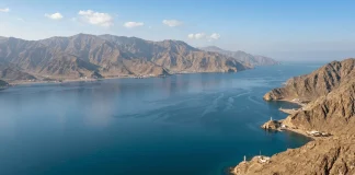 Iran closes the Strait of Hormuz